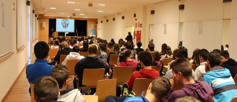 Filosofía y Letras celebra el Día de Letras con la sociedad extremeña