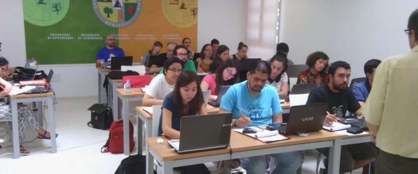 Expertos asisten a un seminario sobre Difracción de Rayos X