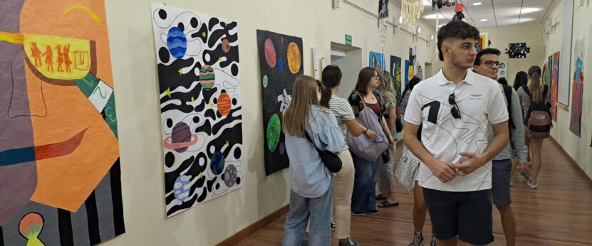 Estudiantes de la Facultad de Formación del Profesorado exponen en el Espacio UEx de Cáceres