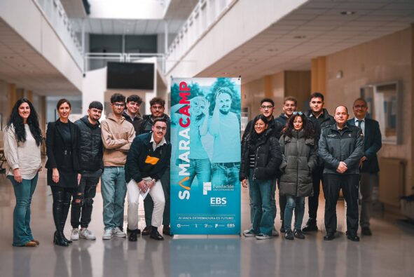 Foto En La Escuela Politécnica Organizadores Y Participantes Del Sámara Camp