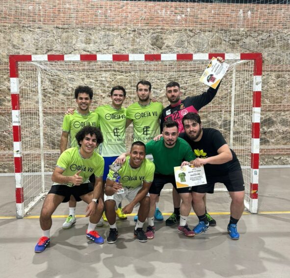 El equipo ganador "El Tardeo" del torneo de fúbol sala de Plasencia