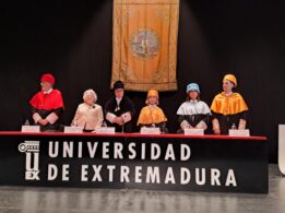 Mesa Del Acto Institucional De Santo Tomás De Aquino 2025