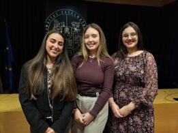 Estudiantes De La UEx Ganadoras Del Certamen Lydia, Adriana Y Esther