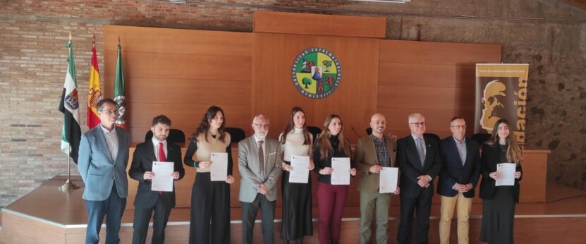 Foto Grupo De Las Credenciales Que Ha Entregado La Fundación Valhondo A Doctorandos UEx