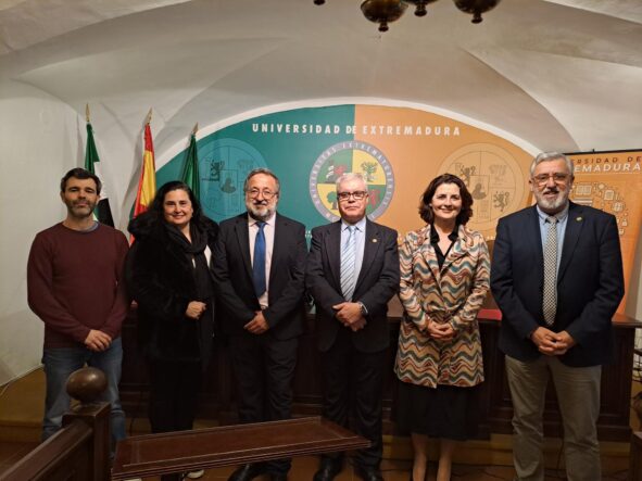 Parte Del Equipo Decanal De La Facultad De Veterinaria Junto Al Rector Pedro Fernández Salguero Y El Secretario General Francisco Álvarez