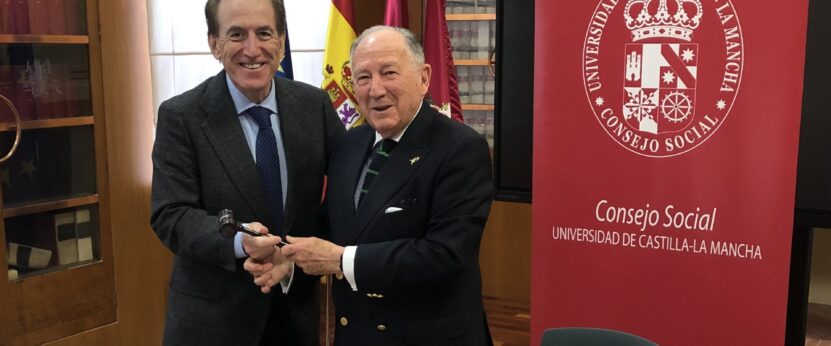 Antonio Huertas, presidente del Consejo Social de la Universidad de Extremadura y el presidente del Consejo Social de la Universidad de Castilla-La Mancha, Félix Sanz Roldán