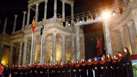 El Coro de la Universidad de Extremadura conmemora su 50 aniversario