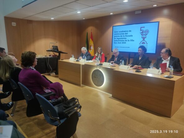 Mesa Presidencial Acto Académico En Hornor A San José, Patrón De La Escuela De Ingenierías Industriales