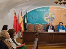 Bienvenida Delegación China En Rectorado Mesa Presidencial