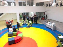 Delegación China En El Aula Del Futuro De La Facultad De Formación Del Profesorado