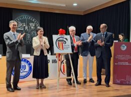 Descubrimiento De La Placa Del Instituto Panda