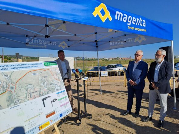 El Rector Contempla El Proyecto Del Carril Bici Y La Senda Peatona Que Une El Campus De Cáceres Con El Centro De La Ciudad