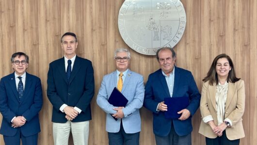 La Universidad de Extremadura y Caja Rural de Extremadura sellan una alianza para impulsar el tal...