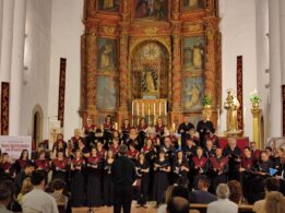 Coro De La UEx Y Ziryab en el concierto inaugural de los los XXVI Cursos de Verano en la Iglesia de Santo Domingo de Cáceres