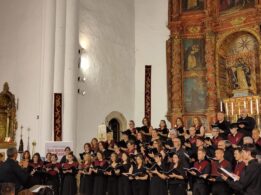 Coro De La UEx Y Ziryab en el concierto inaugural de los los XXVI Cursos de Verano en la Iglesia de Santo Domingo de Cáceres