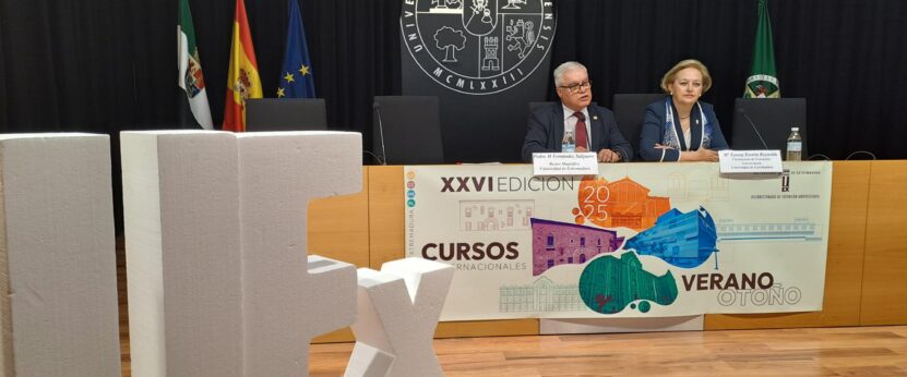 El Rector De La UEx, Pedro Fernández Salguero, Y La Vicerrectora De Extensión Universitaria, Teresa Terrón, Presentan Los XXVI Cursos Internacionales De Verano Otoño De La Universidad De Extremadura