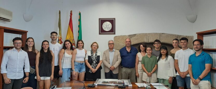 Foto De Familia De La Recepción A Los Medallistas En Los Campeonatos De España Universitarios 2025