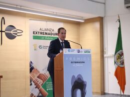 Presidente Consejo Social Antonio Huertas en los Premios Extremadura Es Futuro 2025