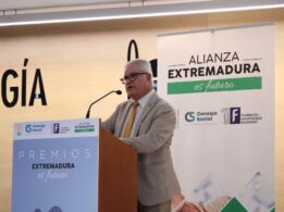 Rector Pedro Fernández Salguero en los Premios Extremadura Es Futuro 2025