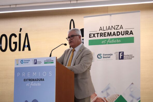 Rector Pedro Fernández Salguero en los Premios Extremadura Es Futuro 2025