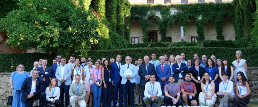 Foto De Grupo Del Curso De Campus Yuste “El Nuevo Orden Mundial Y El Eje Atlántico”