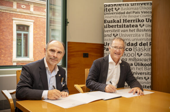 Ignacio Villaverde (izquierda), rector de la Universidad de Oviedo, Y Joxerramon Bengoetxea, rector de la Universidad del País Vasco