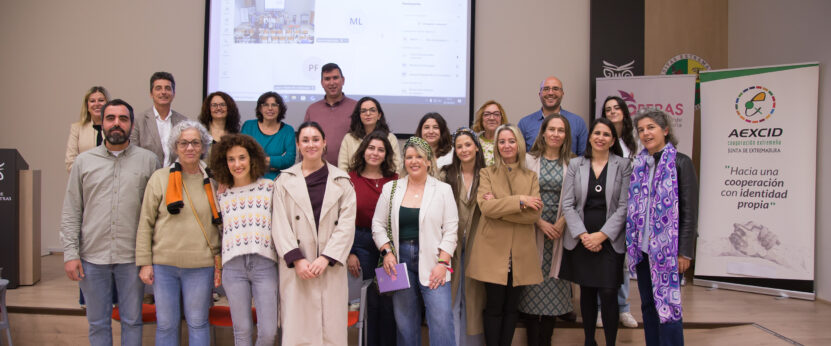 Foto De Grupo De La Presentación De Las Experiencias De Voluntariado De La UEx En Terreno