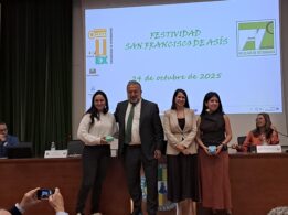 Mejores expedientes del curso académico 2024/25: María Barriga Romero en el Grado en Bioquímica e Irene Muñoz Plaza en el Grado en Veterinaria.
