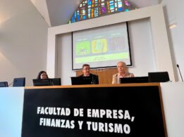 Mesa Presidencial Jornada Educación Financiera con Nuria Casas, José Manuel Hernández Mogollón y Leopoldo López-Francos Román