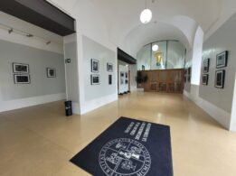 4- Sala cultural “El Cubo” con la exposición