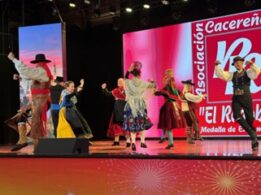 Actuación De La Asociación Cacereña De Folklore El Redoble en China
