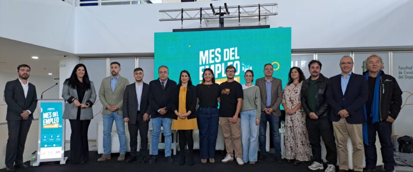 Foto De Grupo De La Presentación Del Mes Del Empleo