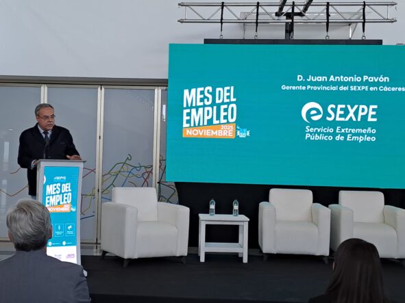Juan Antonio Pavón, Gerente Provincial Del SEXPE En Cáceres, En La Presentación Del Mes Del Empleo