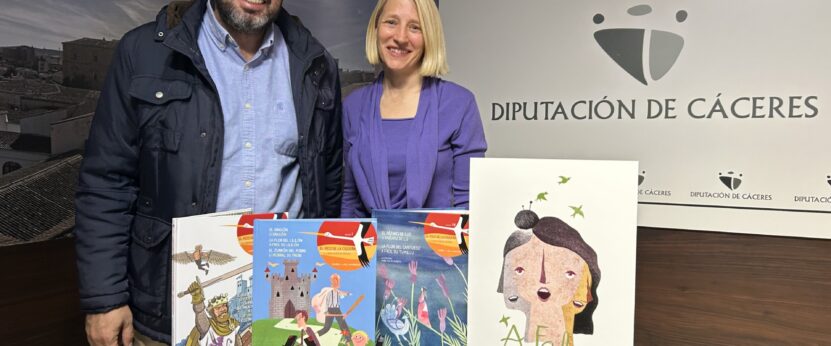 Los Profesores José Soto Y Hanna Martens Con Los Volúmenes Traducidos