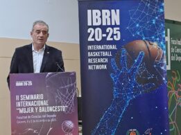 Sergio Ibáñez Durante Su Intevención En El II Seminario Internacional Mujer Y Baloncesto