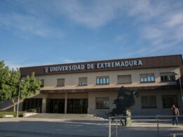 La UEx aprueba dos nuevas titulaciones de máster