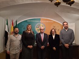 Foto De Grupo De Los Asistentes A La Firma Del Convenio Con La Fundación ONCE