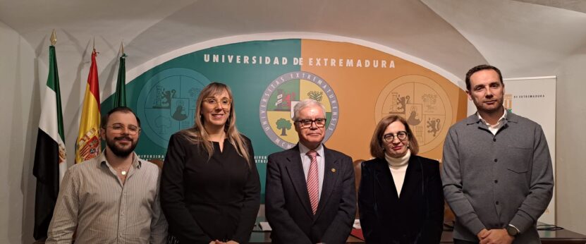 Foto De Grupo De Los Asistentes A La Firma Del Convenio Con La Fundación ONCE